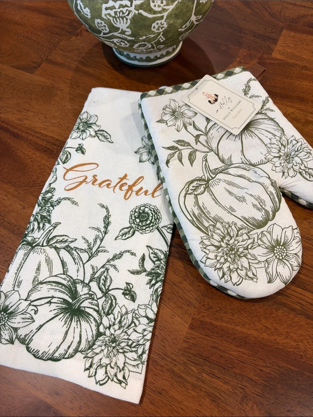 Grateful Pumpkin Kitchen Towel and Oven Mitt Set - Green